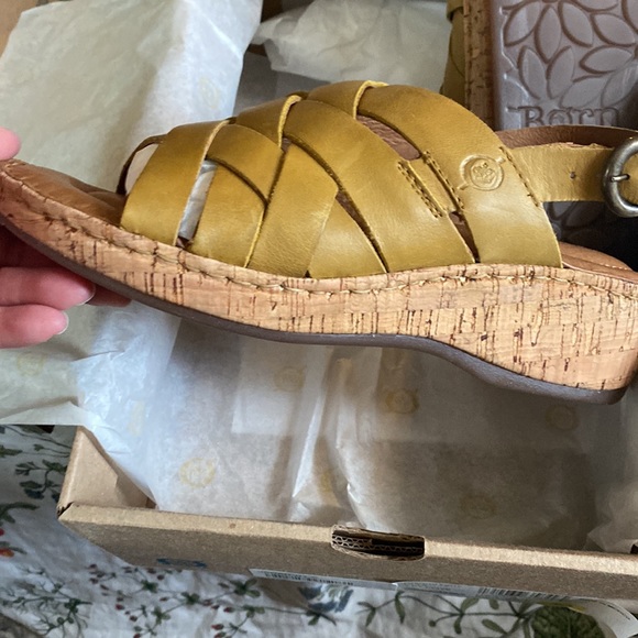 Born Chartreuse Fig yellow leather sandals - Picture 3 of 8